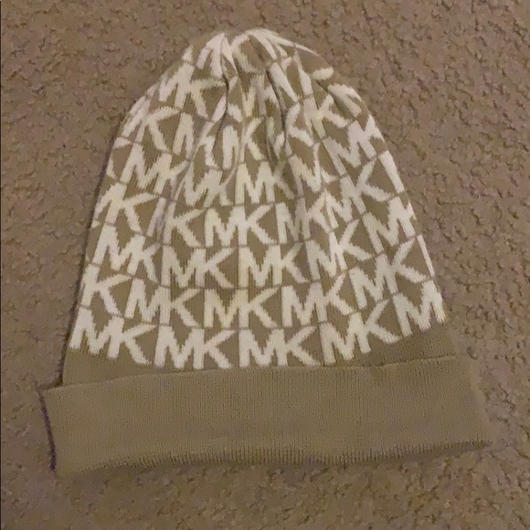 Michael kors hat and scarf - Picture 2 of 3